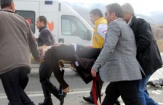 4 oto çarpıştı