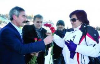 90 bin şehide  90 bin karanfil
