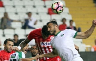 Antalya'da sessiz açılış: 0-0