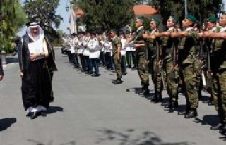 Askeri törenle karşılandılar