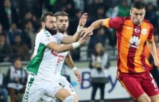 Aslan’dan gövde gösterisi!