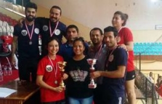 Badminton’da GAÜ şampiyon