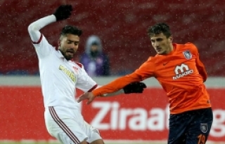 Başakşehir sürprize izin vermedi! 2-0