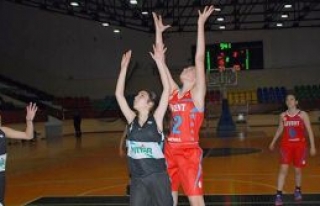 Bayanlarda ilk finalist Levent Spor