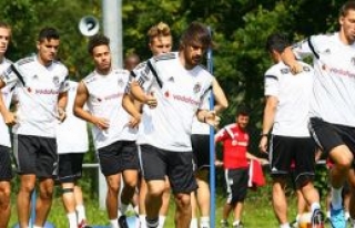 Beşiktaş ilk antrenmanı yaptı