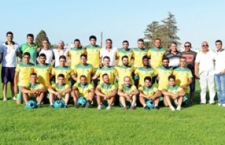 Binatlı sahaya indi