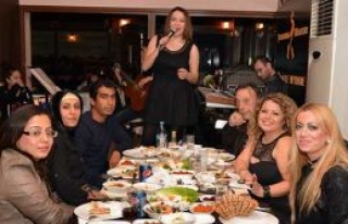 Bu Kadın Neden Ağlıyor?