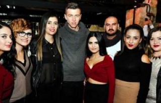 Cem Adrian Lefkoşa’yı salladı