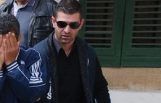 Cezaevinin yolunu tuttu