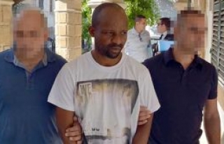 Clifford'un yurtdışına çıkışı yasak