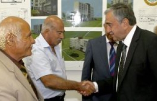 Cumhurbaşkanı adayı Akıncı Emekliler Derneği’ni...