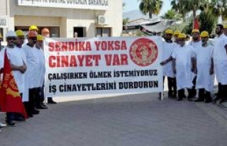 Çalışma Bakanlığı önünde kefenli protesto