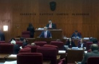 Dosyalar tozlu raflarda