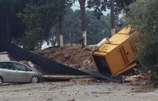 Duvar yıkıldı, jeneratör yan yattı