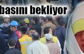 Eşi bir erkek  çocuk dünyaya getirdi