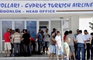 Eski KTHY ve ETİ çalışanları grevde