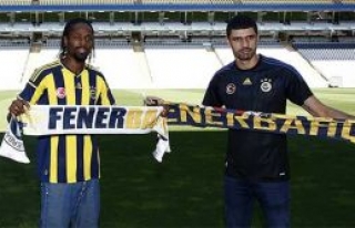 Fenerbahçe'de çifte imza