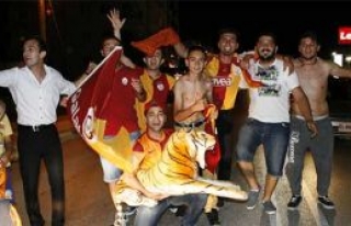 Galatasaraylılar sokaklara döküldü