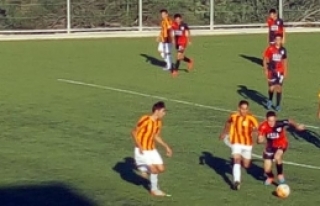 GAÜ Çetinkaya çeyrek finalde 5-0