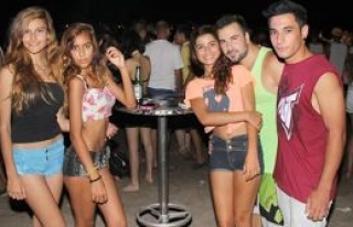 Gençler Beach Party’de buluştu