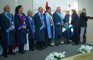 Girne Üniversitesi'nde  diploma sevinci