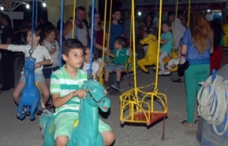 Gönüllerince eğlendiler