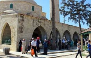Hala Sultan'da bin kişi birlikte dua etti