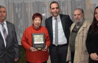 Harmancı’dan Cahit’e plaket