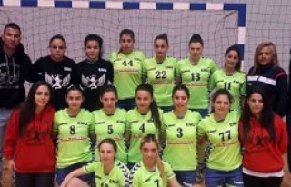 Hentbol büyük bayanlarda DAÜ rüzgârı