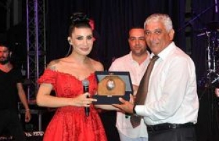 İrem Derici konser verdi