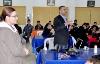 İzciler hem  öğreniyor  hem eğleniyor