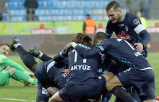  Karadeniz’de Rize 'Fırtına'sı