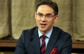 Katainen adaya geliyor