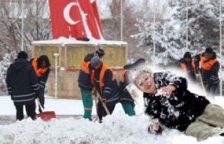 Kimine dert, kimine eğlence