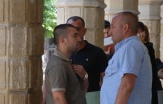 Kulak zarını yırttı