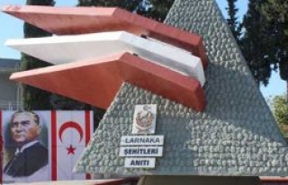 Larnaka şehitleri anıldı