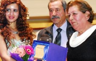 Mankenler göz kamaştırdı