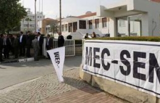 Mec-Sen Meclis’te 3 saatlik uyarı grevi başlattı
