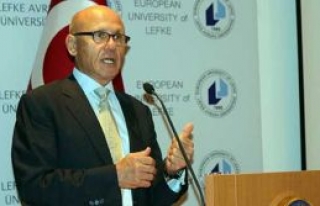 Mehmet Ali Talat öğrencileri bilgilendirdi