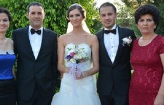 Melis ile İzzet dünyaevine girdi