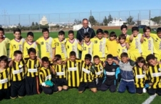  Minikler futbolla coşuyor