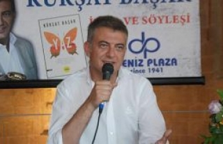 Okurlarla söyleşi de yaptı
