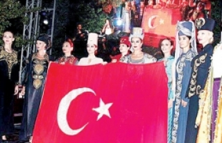 Osmanlı konağında göz alıcı defile 