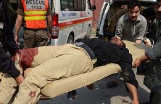 Pakistan’da polis  aracına saldırı