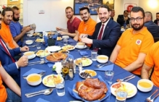 Personelle iftar yaptı