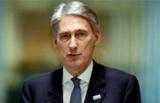 Philip Hammond'a koro halinde saldırı