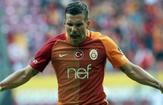  Podolski sezon sonu gidiyor