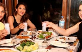 Rakı severler memnun