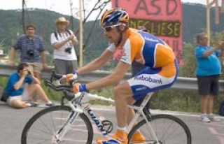 Şampiyon bisikletçiye doping cezası