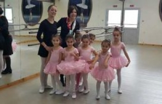 Sibel Siber çocuklarla şarkı söyledi